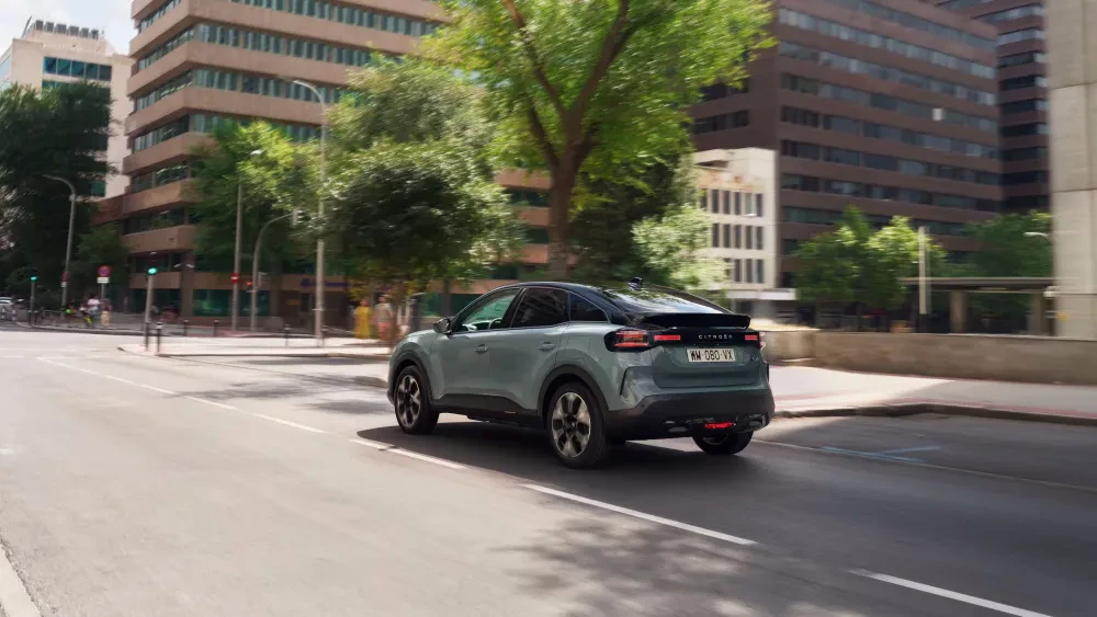 Nieuwe Citroën ë-C4 rijden