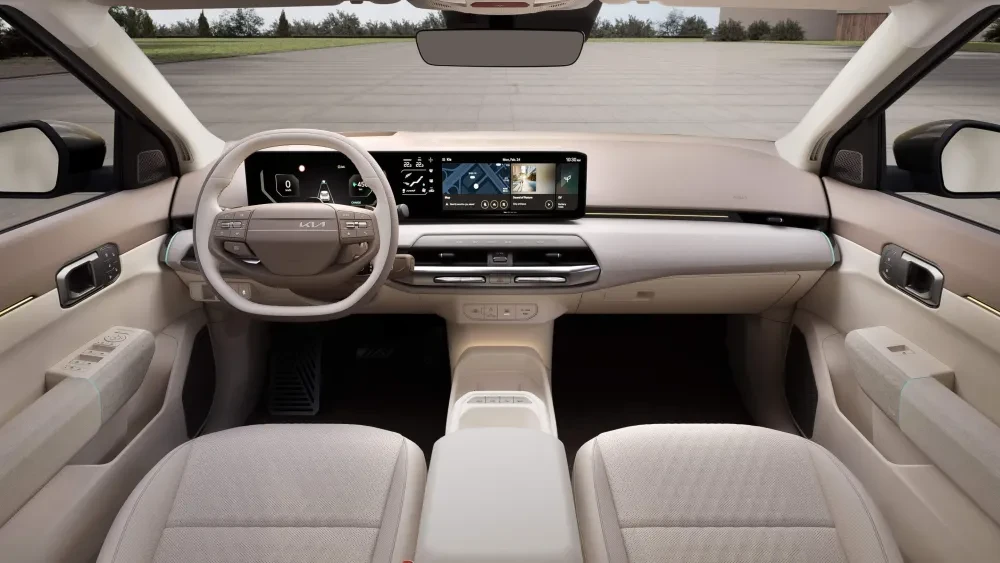 Interieur Kia EV4 dashboard, stuur en stoelen