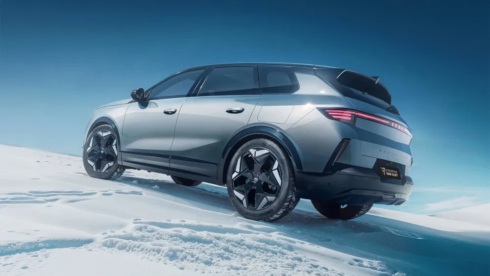 Grandland Electric AWD: eerste volledig elektrische Opel met vierwielaandrijving